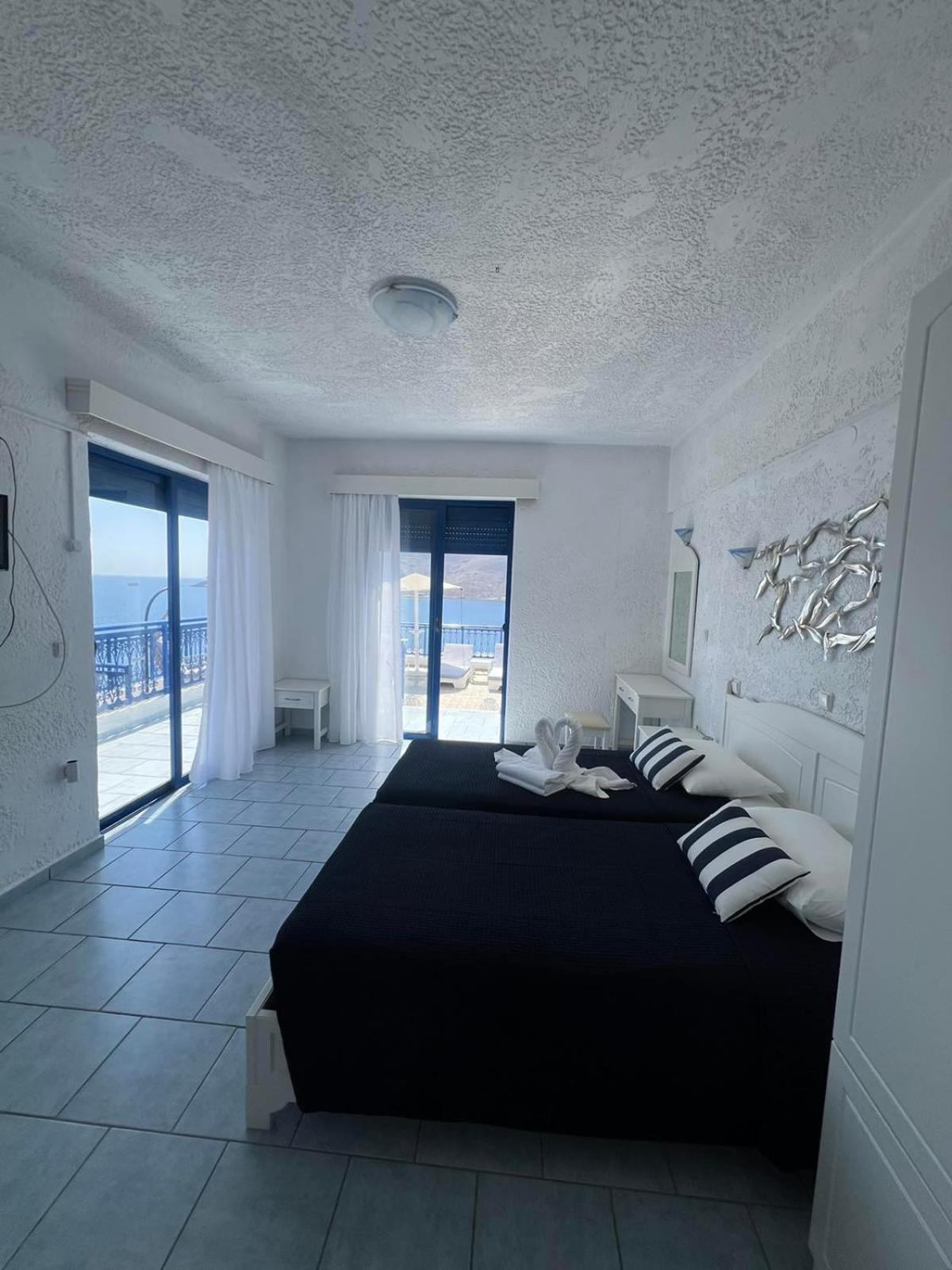 Marinas Studios Livadia  Phòng bức ảnh
