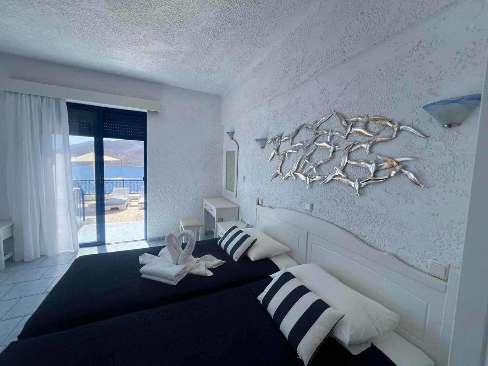 Marinas Studios Livadia  Phòng bức ảnh